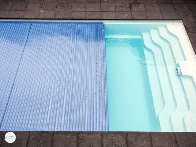 Volet de piscine hors-sol ou immergé : le bon choix pour votre bassin
